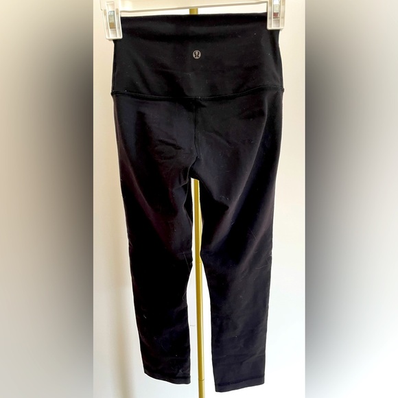 Black Lululemon High-Waisted Cropped Leggings - Picture 1 of 5